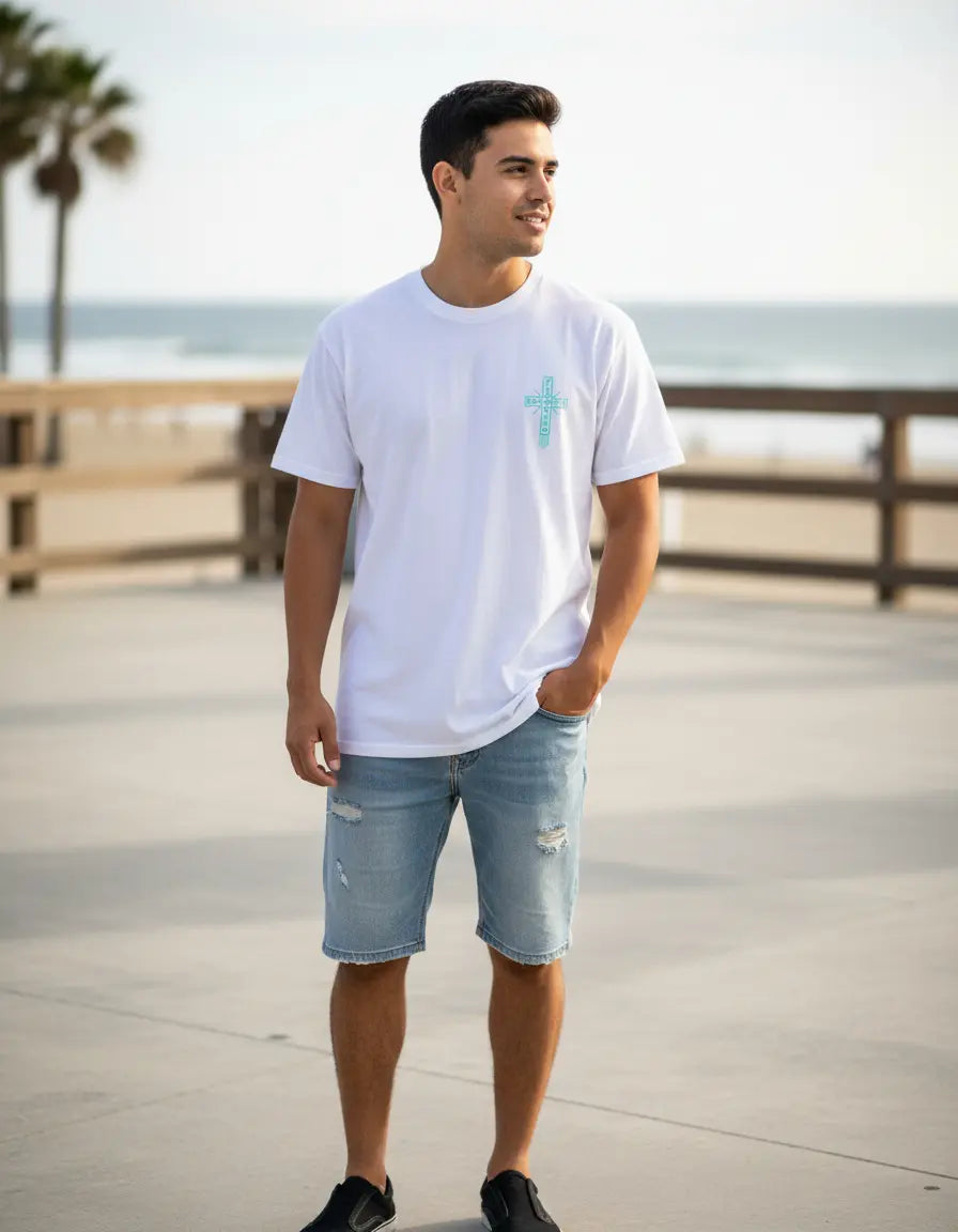 Modelo usando Camiseta Diamond Supply Co Skate Life Cross Masculina, cor WHITE.
